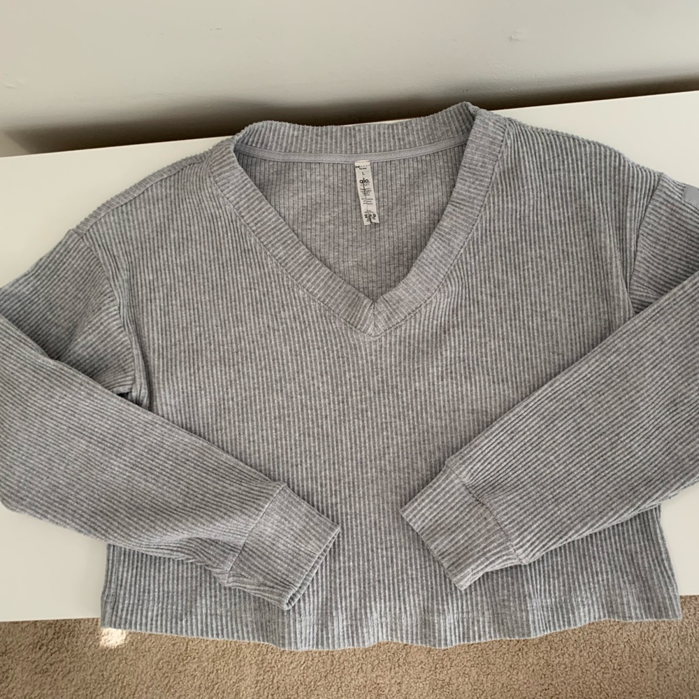 Alo Yoga Light Grey V-Neck Ribbed Sweater Muse, Size Large